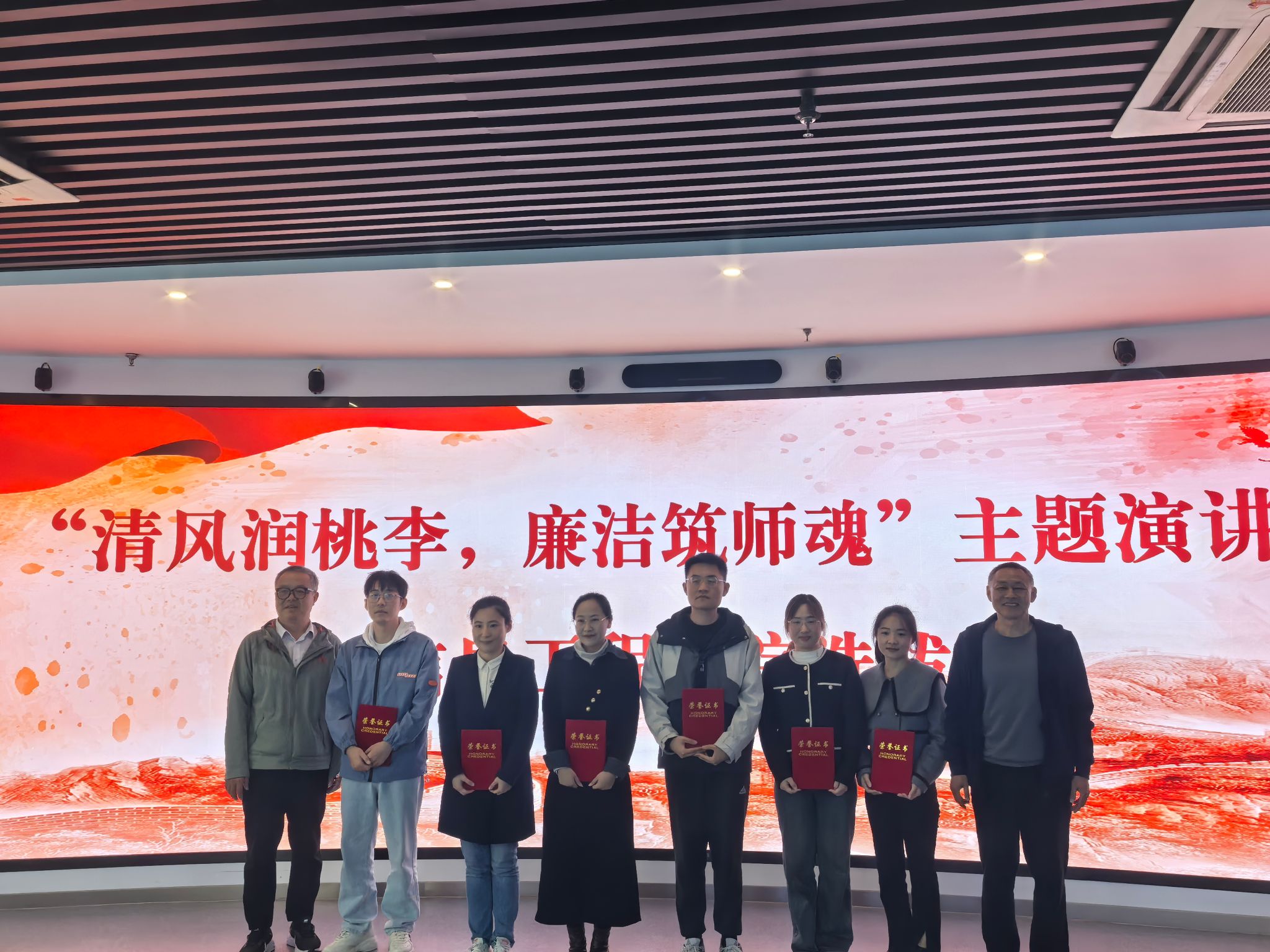 信息工程学院举办“清风润桃李,廉洁筑师魂”主题演讲比赛