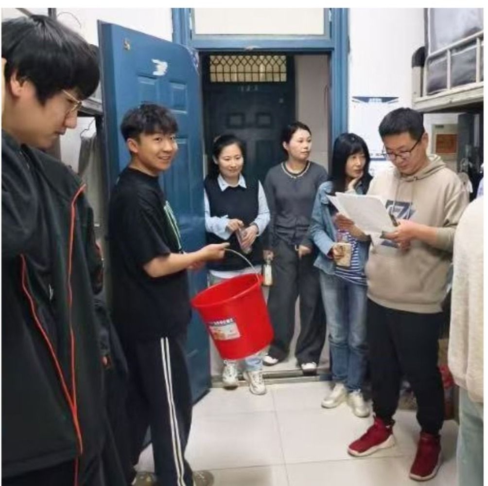 信息工程学院开"暖心探寝+面对面"双线行动 推进网格化管理走深走实
