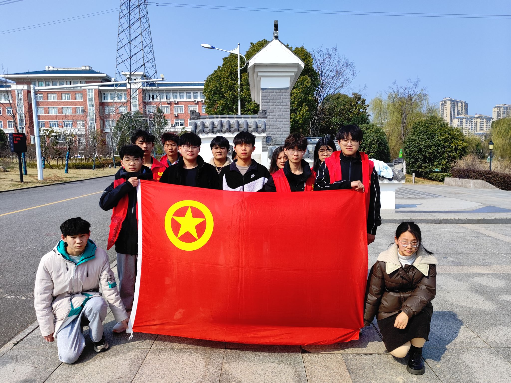 【学雷锋】信息工程学院24计应1班团支部开展“学雷锋,护环境”志愿服务活动